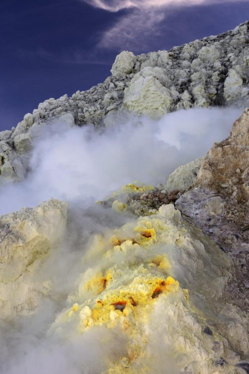 Java. Bouches de soufre sur le volcan Welirang.(VOY 09-0592)