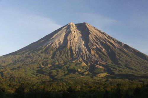 Java.  Face sud du Semeru.(VOY 09-0641)