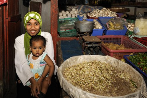 Java. Sur le marché de Kalibaru.(VOY 09-0706)