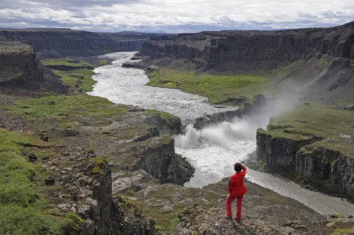 Gorges de la Jokulsa. Cascade de Hafragilfoss.(VOY 10-0383)