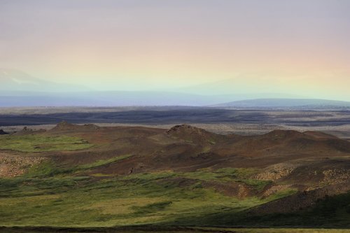 Paysage avec ciel irisé dans la région de Myvatn.(VOY 10-0404)