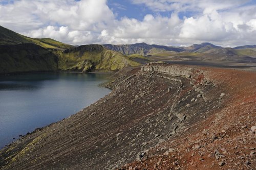 Massif du Landmannalaugar. Lac de cratère de Ljotipallur.(VOY 10-0492)