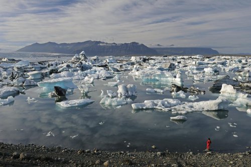 Icebergs dans le lagon glaciaire du Jokulsarlon.(VOY 10-0648)