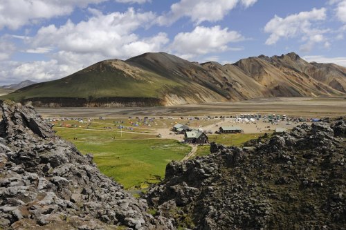 Camping et refuge du Landmannlaugar.(VOY 10-0717)