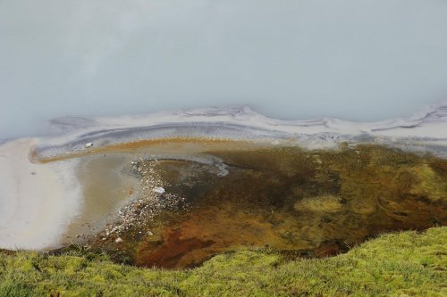 Landmannalaugar. Vasque d'eau chaude dans la zone géothermale de Storihver. Détail.(VOY 10-0848)