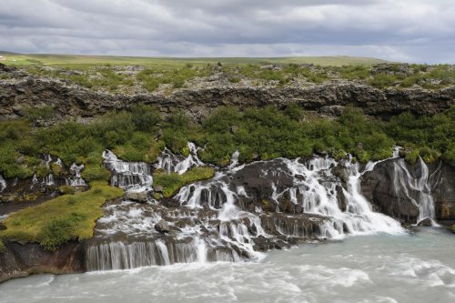 Sources de Hraunfossar, près de Husafell.(VOY 10-0993)