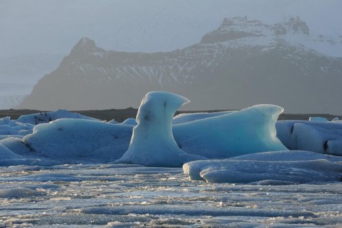 Islande - Petits icebergs dans la lagune du Jokulsarlon(VO 11-0201)