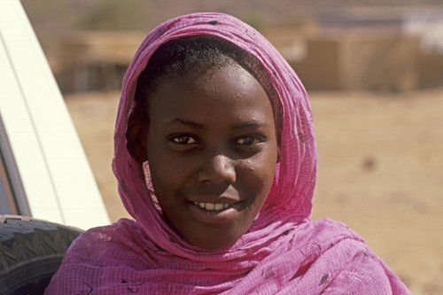 Désert de Mauritanie.Portrait de fillette.(VOY 02629)