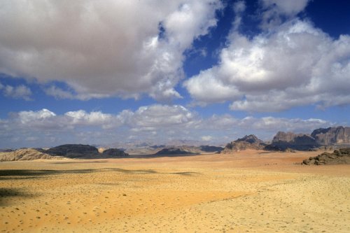 Vastes étendues dans le désert du Wadi Rum.(VOY 06504)