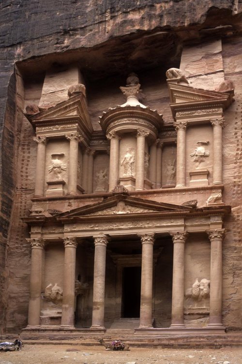 Pétra. Façade du Khazneh.(VOY 06589)