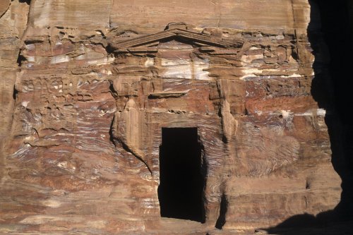 Porte dans Pétra.(VOY 06638)