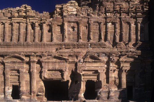 Pétra. Façade du tombeau du Palais.(VOY 06651)