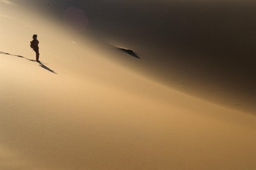 Dunes de Merzouga. Jeu de contre-jour.(VOY 06992)