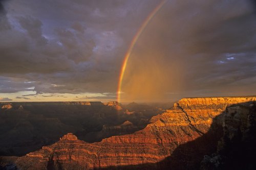 Grand Canyon. Coucher de soleil avec arc-en-ciel à Mather Point.(V 08474)