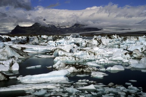 Islande. Lagon glaciaire du Jökulsarlon.(V 09989)