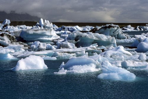 Islande. Lagon glaciaire de Jökulsarlon.(V -10061)