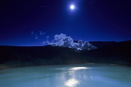 Islande. Lac du volcan Viti près de Myvatn(V 10269)