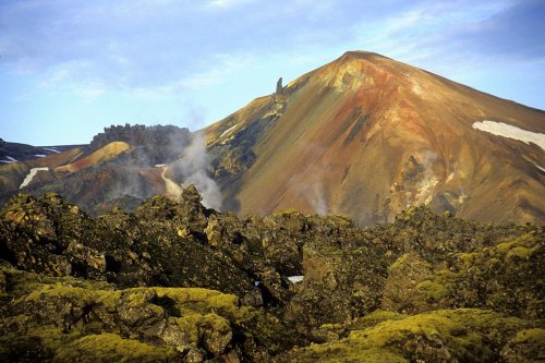 Islande. Massif du Lanmannalaugar. Montagne ryolitique de Brennisteins-Alda. (V 10995)
