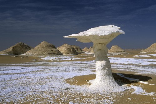 New White Desert. Craie sculptée par le vent.(V 13816)