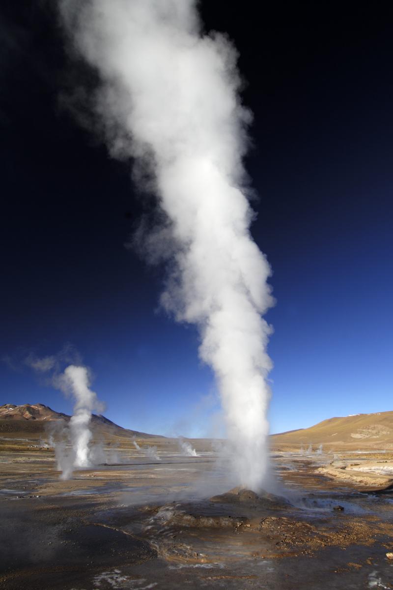 Chili. Altiplano. Champ de geysers du Tatio.