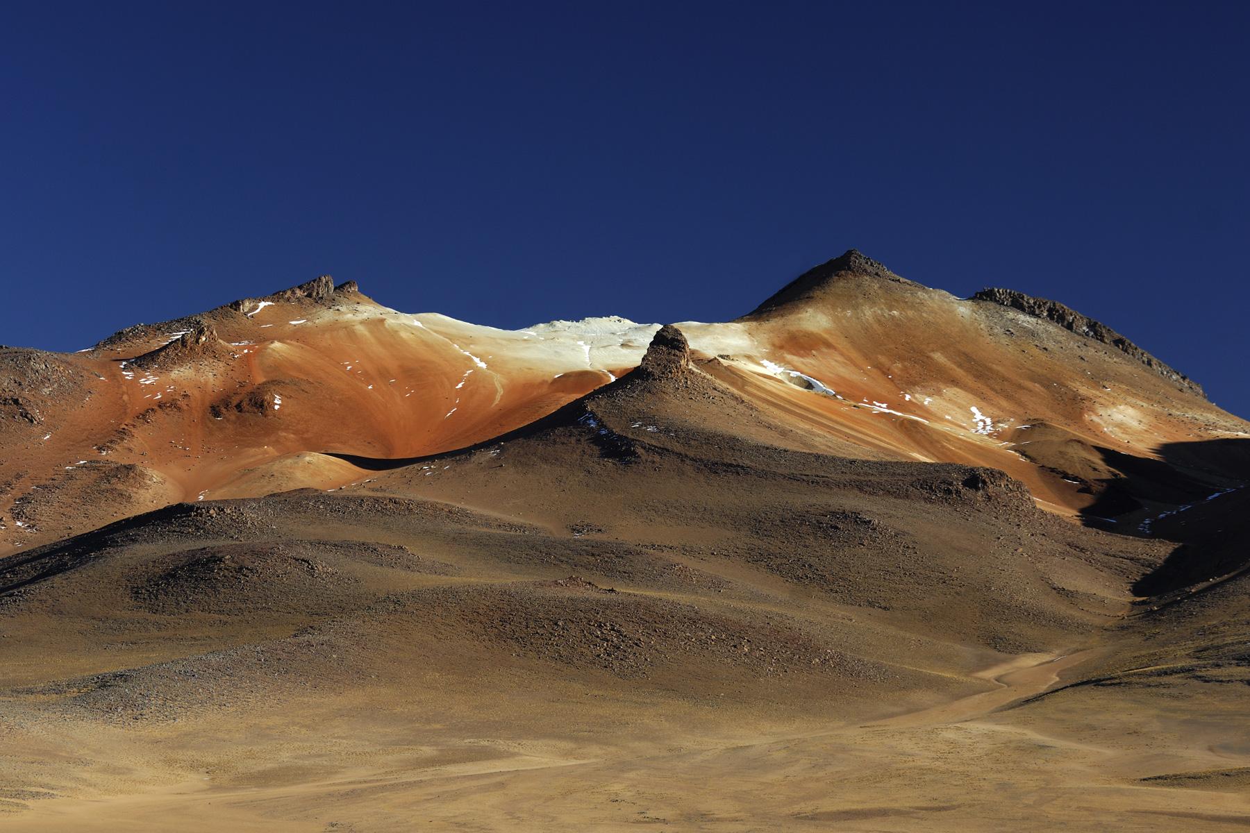 Bolivie. Altiplano. Montagnes ryolitiques entre la Laguna Verde et la Laguna Colorada.