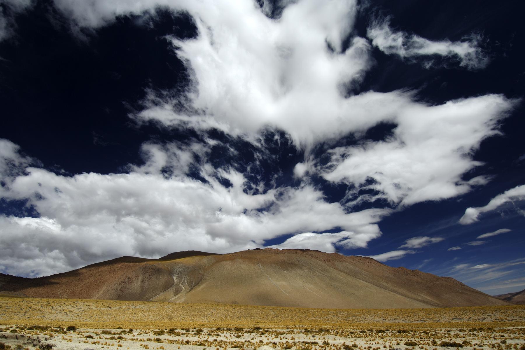 Chili. Altiplano. Montagne dans la région de Cebollar.