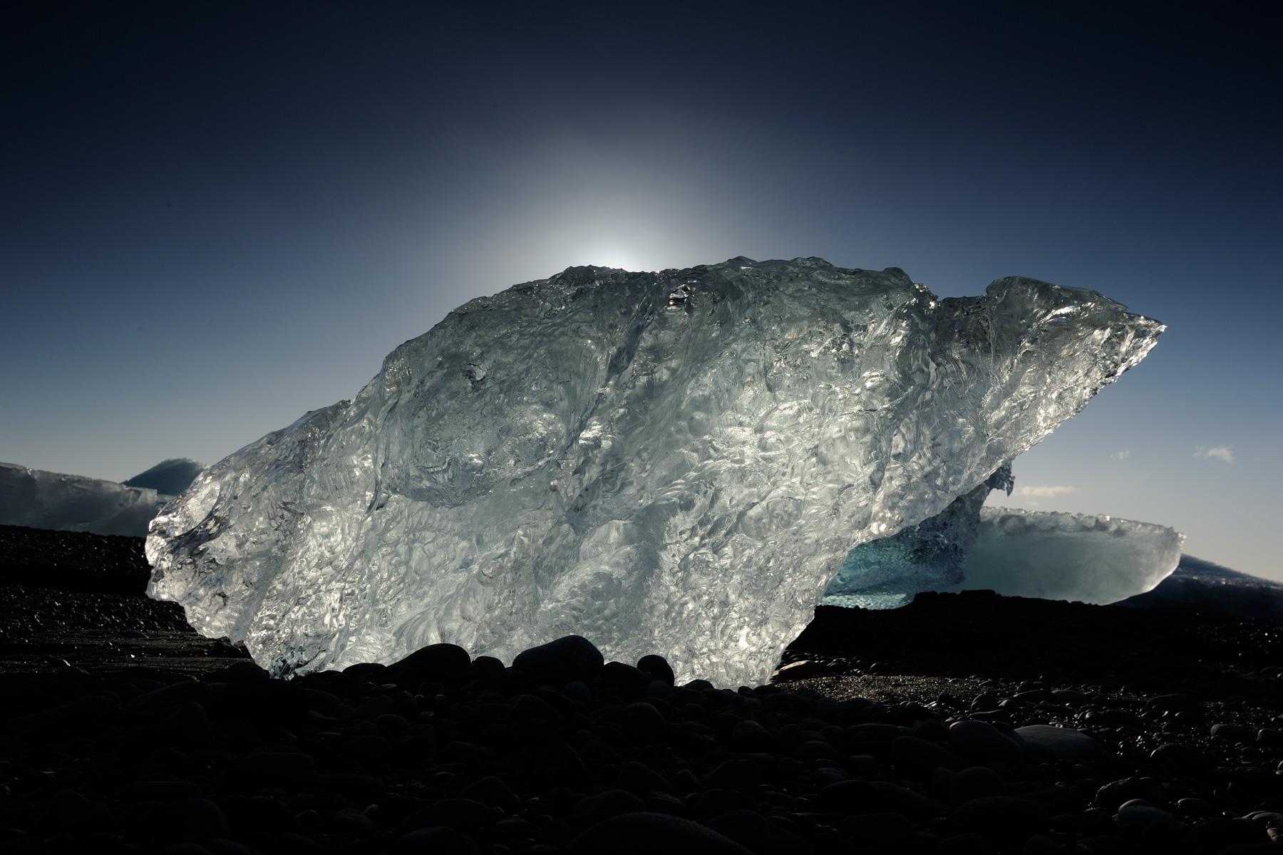 Islande - Blocs de glace sur la plage provenant de la lagune du Jokulsarlon