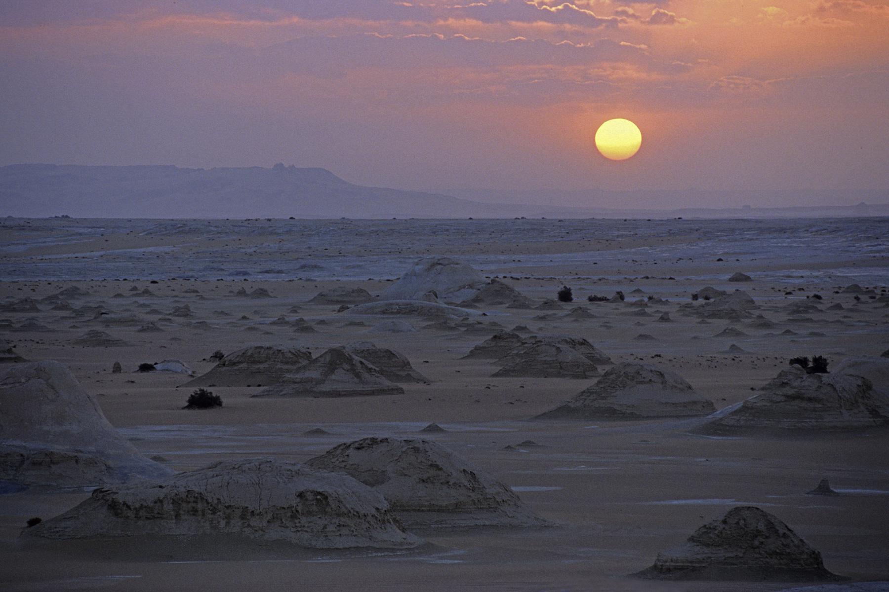 Coucher de soleil sur Old White Desert