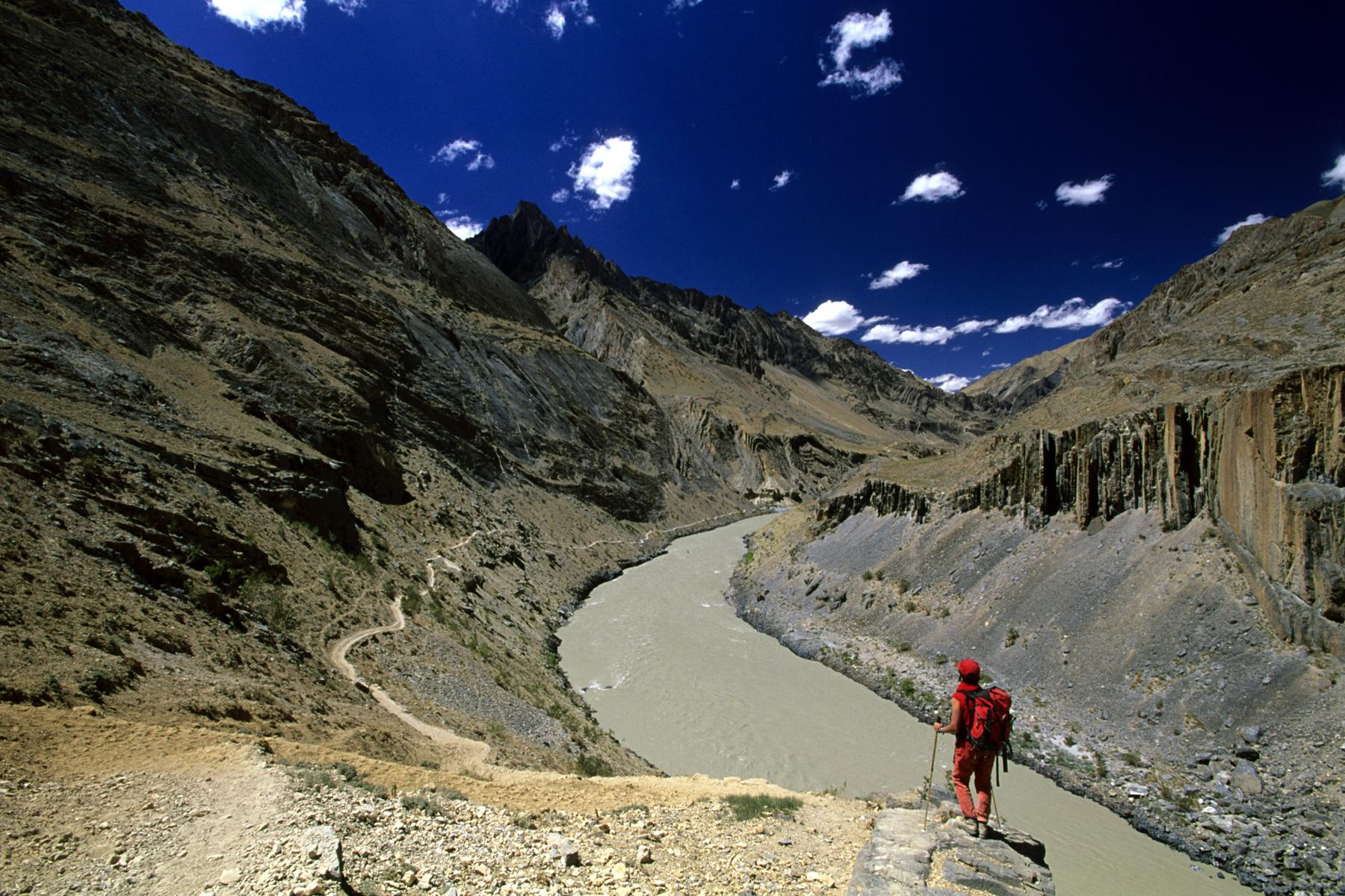 Zanskar. Trek Lamayuru - Padum. Vallée du Zanskar entre Hanumil et le col de Parfi La.