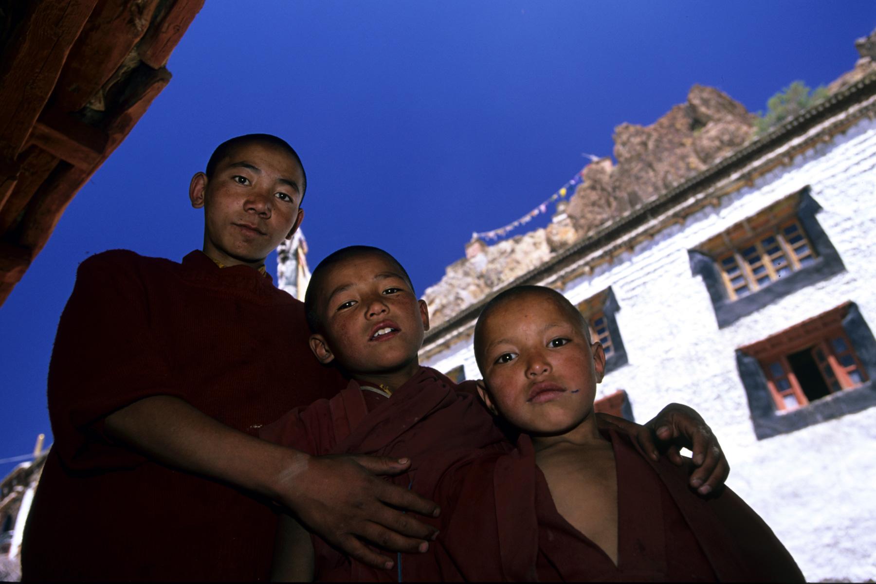Zanskar. Trek Lamayuru - Padum. Jeunes moines du monastère de Karsha.