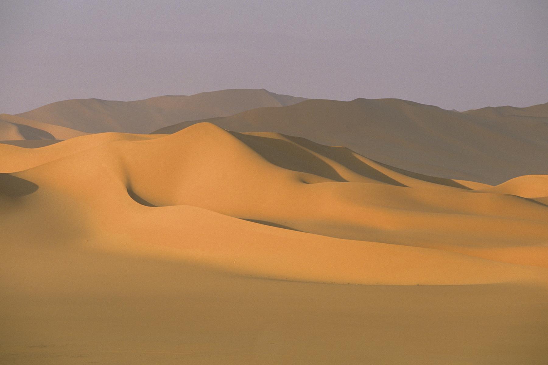 Grandes dunes colorées de l'Erg Wankasa (Désert de l’Akakus, Lybie)